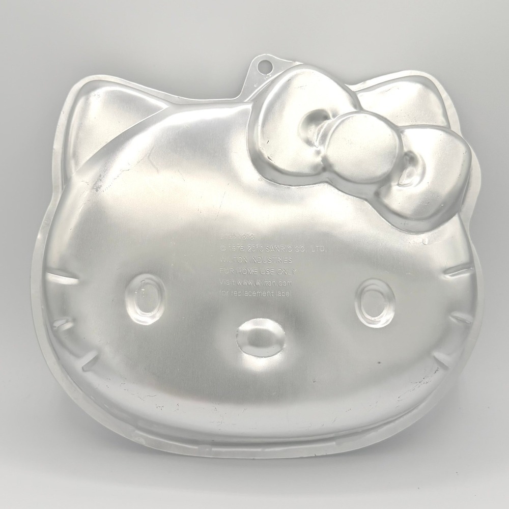Wilton Hello Kitty Cake Pan Sanrio Silver Excellent 2105-7575 Aluminum Baking